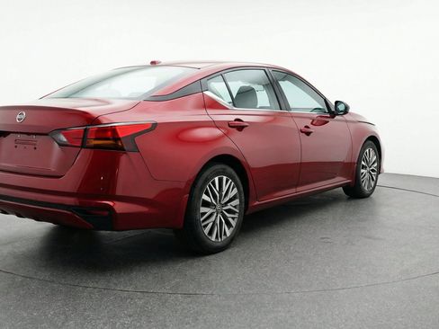 Used 2025 Nissan Altima 2.5 SV FWD image 9