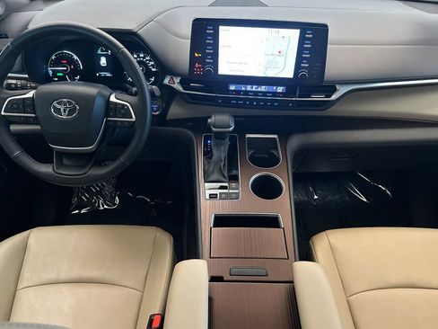Used 2023 Toyota Sienna XLE w/ XLE Plus Package FWD image 13