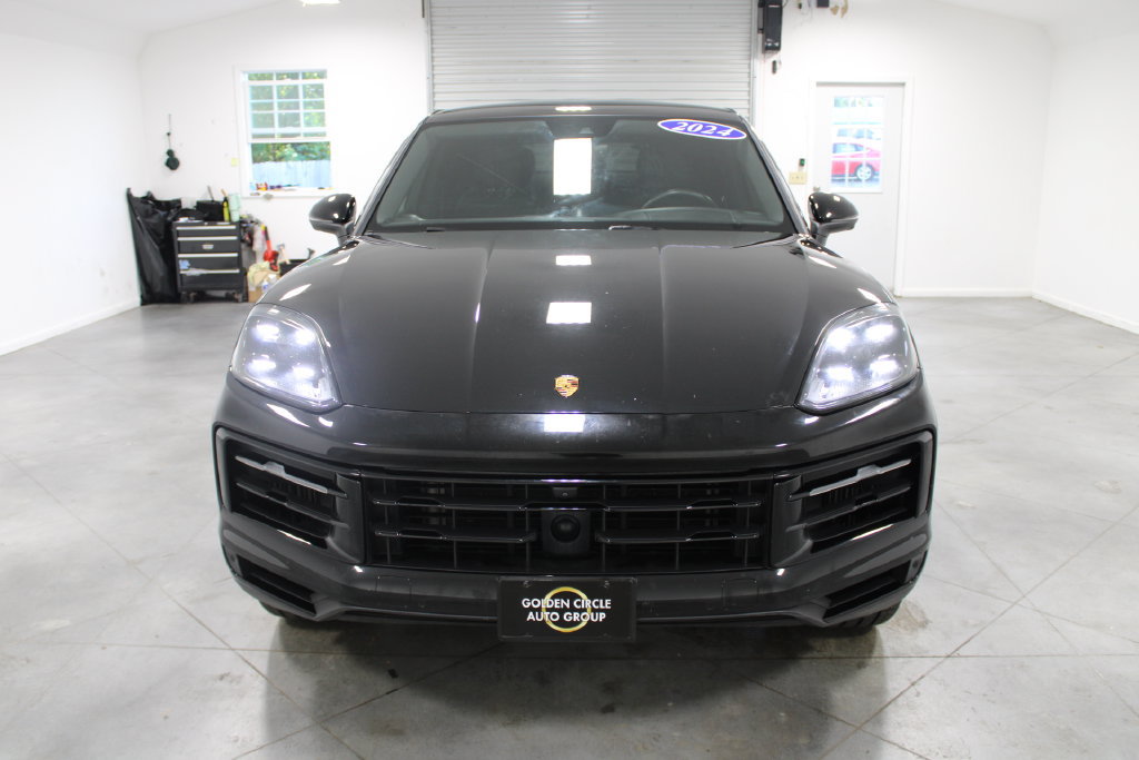Used 2024 Porsche Cayenne Coupe AWD/4WD image 3