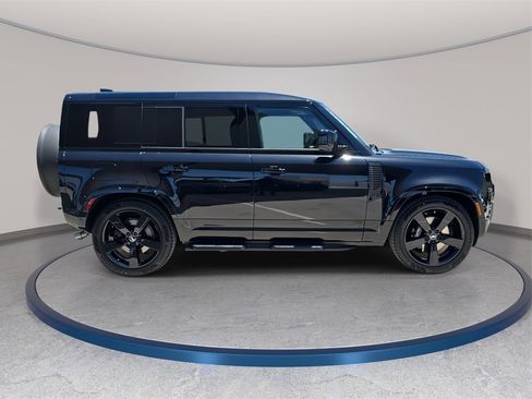 New 2025 Land Rover Defender 110 V8 image 4