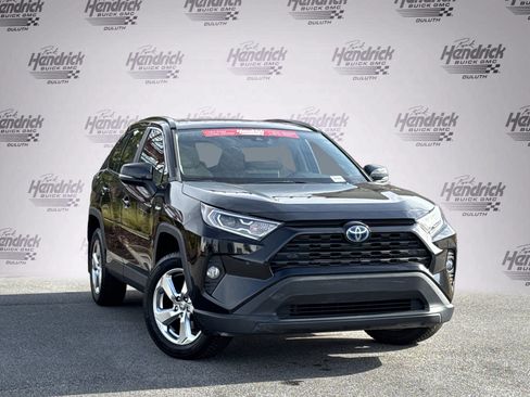 Used 2021 Toyota RAV4 XLE Premium image 2