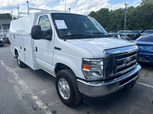 Used 2021 Ford E-350 and Econoline 350 Super Duty w/ Power Windows & Locks Group RWD image 2