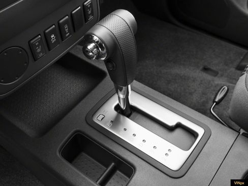 Used 2015 Nissan Frontier SV image 9