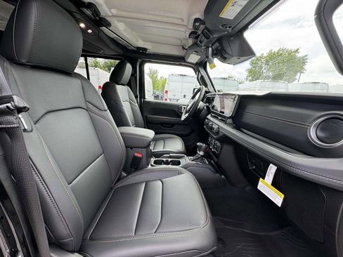 New 2025 Jeep Wrangler Unlimited Sahara w/ Technology Group AWD/4WD image 16