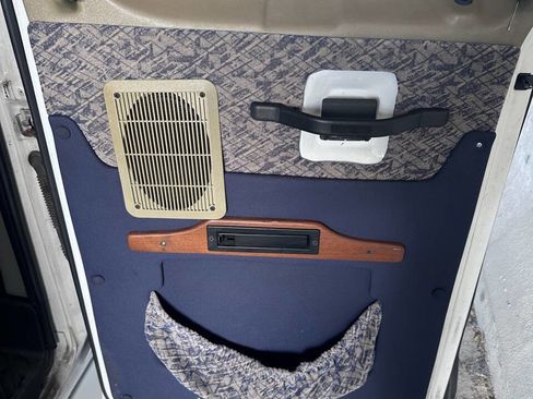 Used 1999 Ford E-150 and Econoline 150 image 24