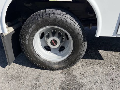 Used 2023 GMC Sierra 3500 Pro w/ Convenience Package image 27