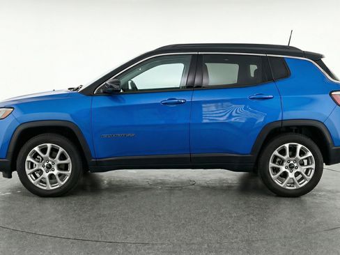 Used 2025 Jeep Compass Limited AWD/4WD image 5