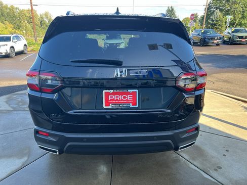 New 2025 Honda Pilot Black Edition image 5