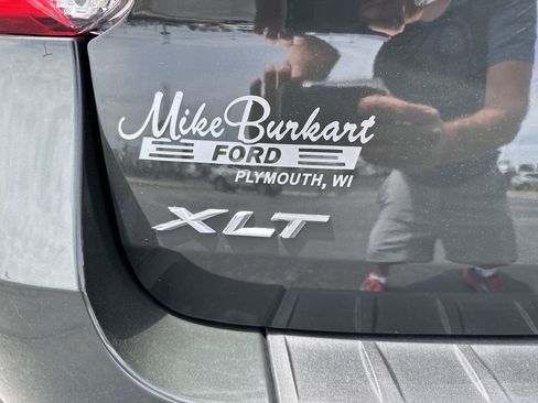 Used 2022 Ford Explorer XLT w/ Equipment Group 202A image 8