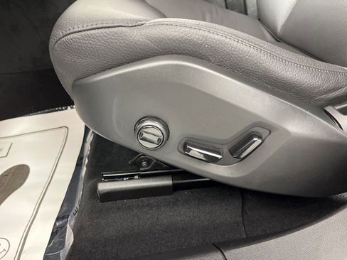 Used 2025 Volvo XC60 B5 Plus image 28