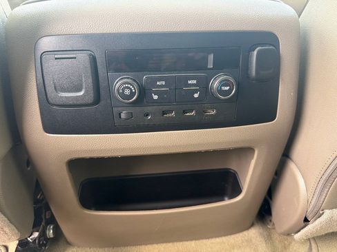 Used 2017 GMC Yukon SLT w/ Premium Edition AWD/4WD image 15