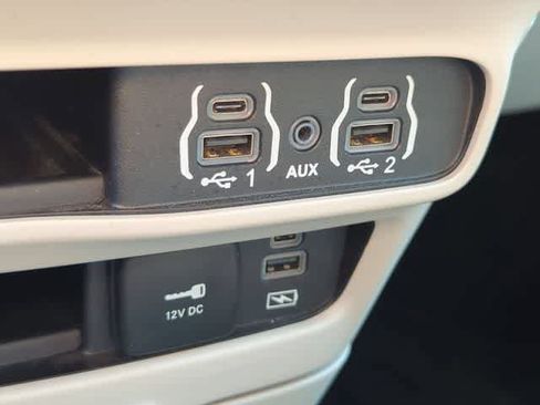 Used 2022 Chrysler Pacifica Touring-L AWD/4WD image 31