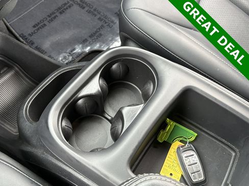 Used 2025 Chrysler Pacifica Select image 20