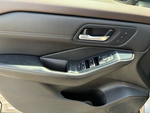 Used 2022 Nissan Rogue SL FWD image 12