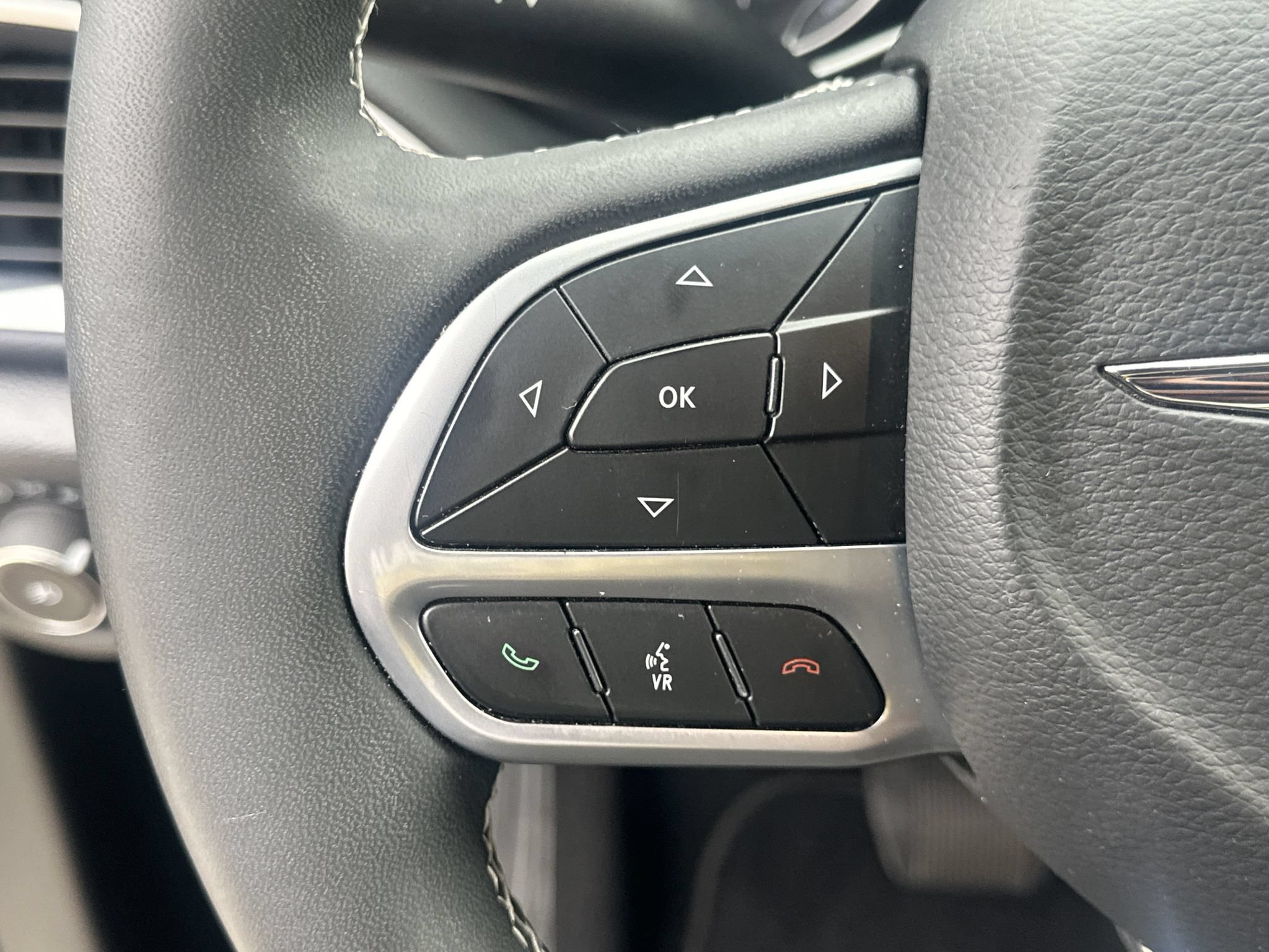 Used 2025 Chrysler Pacifica Select FWD image 23