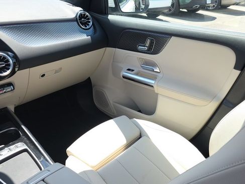 Certified 2025 Mercedes-Benz GLA 250 image 27