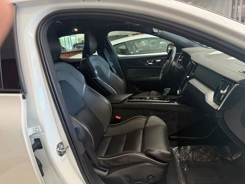 Used 2020 Volvo S60 T6 R-Design image 11