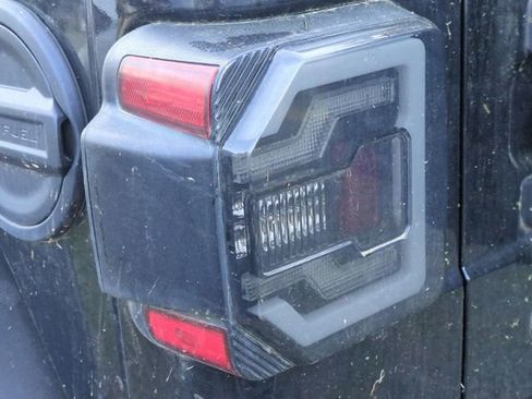 Used 2018 Jeep Wrangler Unlimited Rubicon image 9