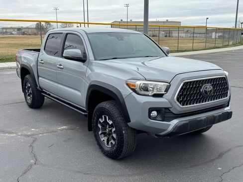 Used 2018 Toyota Tacoma TRD Off-Road w/ Technology Package image 11