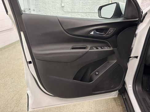 Used 2023 Chevrolet Equinox RS image 13