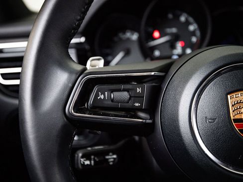 Certified 2026 Porsche Macan image 17