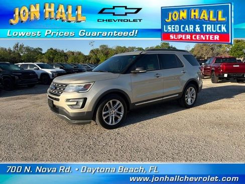 Used 2017 Ford Explorer XLT w/ Equipment Group 202A image 2