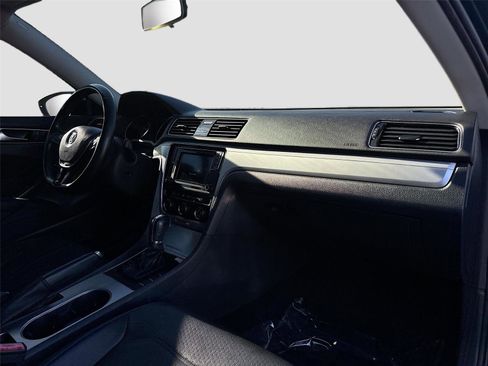 Used 2019 Volkswagen Passat 2.0T Wolfsburg image 31