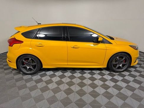 Used 2016 Ford Focus ST w/ Equipment Group 402A FWD image 8