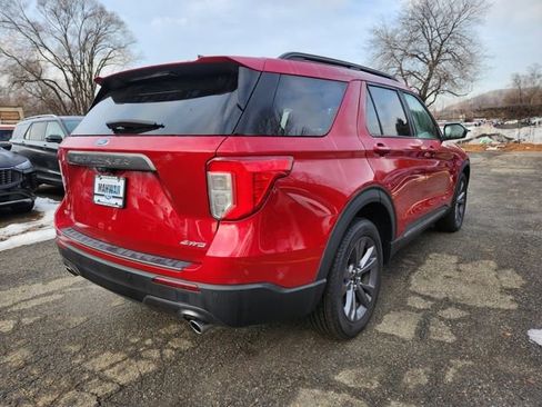 Used 2022 Ford Explorer XLT w/ Equipment Group 202A image 8