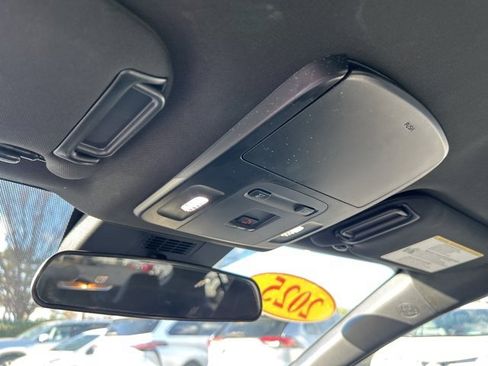 Used 2025 Toyota Camry SE image 27