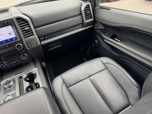 Used 2020 Ford Expedition XLT w/ Equipment Group 202A AWD/4WD image 16