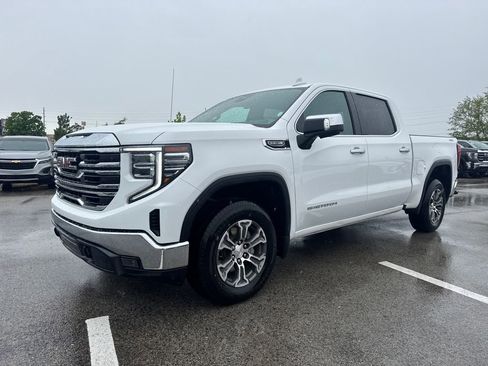 Used 2025 GMC Sierra 1500 SLT AWD/4WD image 2