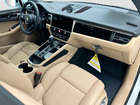 Used 2026 Porsche Macan AWD/4WD image 20