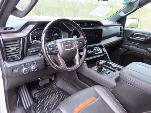 Used 2023 GMC Sierra 1500 AT4 w/ Technology Package AWD/4WD image 18
