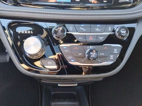 New 2026 Chrysler Pacifica Select image 28