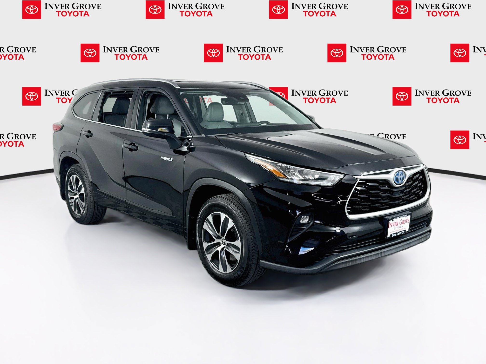 Used 2020 Toyota Highlander XLE AWD/4WD image 3