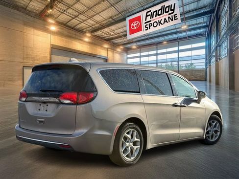 Used 2018 Chrysler Pacifica Touring Plus w/ Tire & Wheel Group image 4