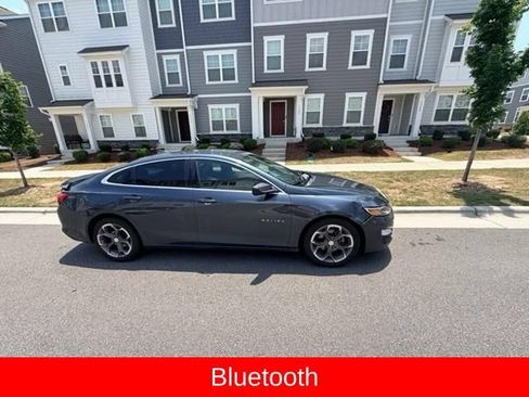 Used 2019 Chevrolet Malibu RS FWD image 2