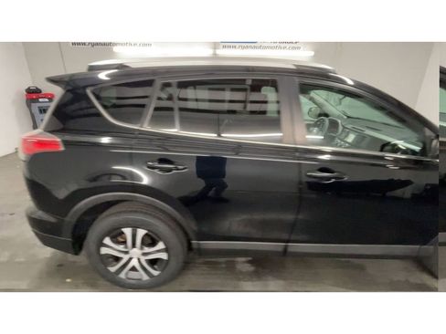 Used 2016 Toyota RAV4 LE image 9