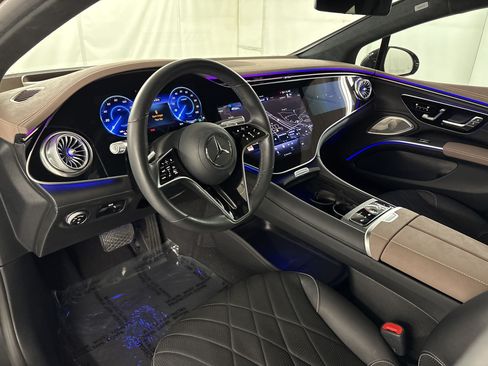 Certified 2023 Mercedes-Benz EQS 580 4MATIC Sedan w/ Exclusive Trim Package image 4