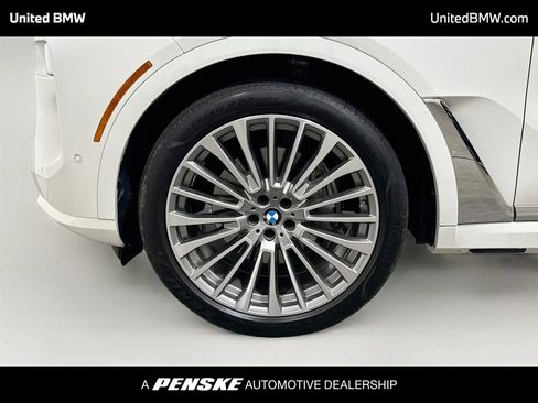 Used 2025 BMW X7 xDrive40i w/ Parking Assistance Package AWD/4WD image 9