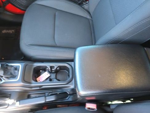 Used 2023 Jeep Gladiator Sport image 15