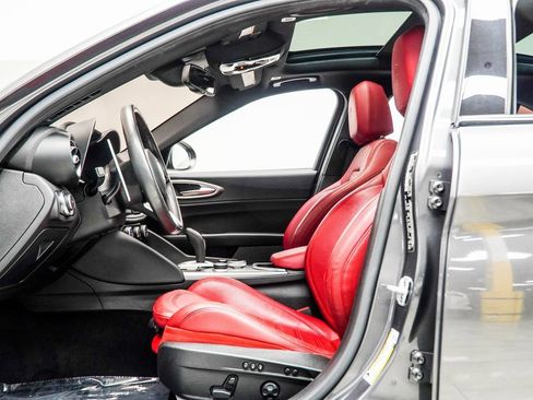 Used 2023 Alfa Romeo Giulia Veloce image 35