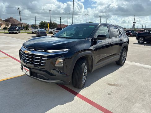 Used 2025 Chevrolet Equinox LT FWD image 3