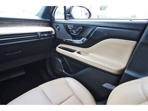 Used 2020 Lincoln Corsair Reserve FWD image 12