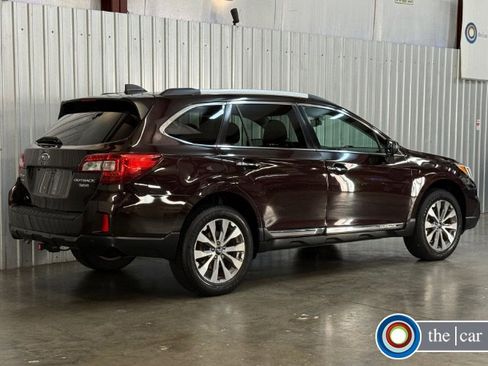 Used 2017 Subaru Outback 3.6R Touring AWD/4WD image 4