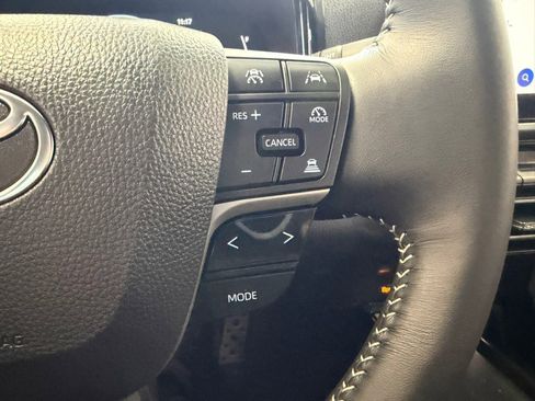 Used 2025 Toyota Camry SE image 43