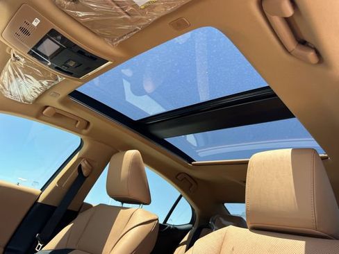 New 2024 Lexus ES 350 w/ Premium Package image 22