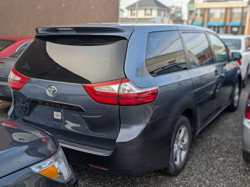 Used 2015 Toyota Sienna L image 3