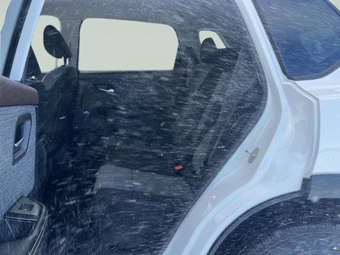 Used 2023 Nissan Rogue SV image 26